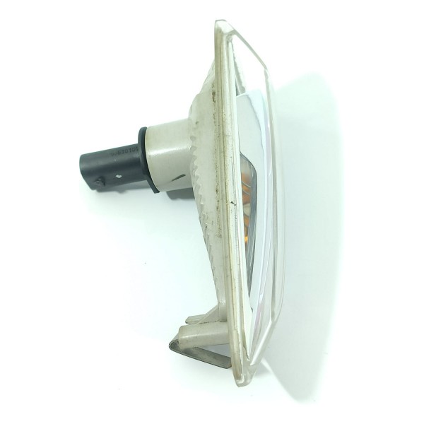 Lanterna Pisca Paralama Esquerdo Onix 2020/2024 26244312 Esquerdo