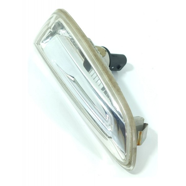 Lanterna Pisca Paralama Esquerdo Onix 2020/2024 26244312 Esquerdo