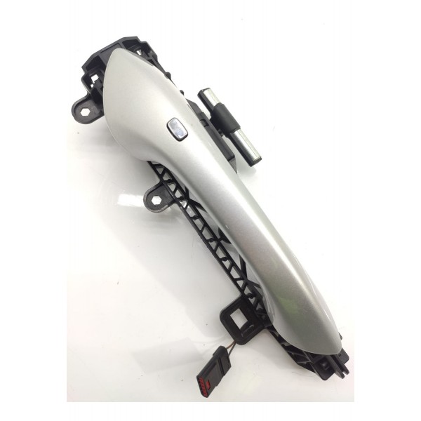 Macaneta Externa Onix Dianteira Direita Sensor 2020/2024 Prateado Dianteira