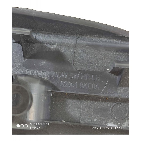 Botao Vidro Traseiro Esquerdo Versa 2014/2020 Orig