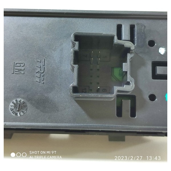 Botão Vidro Cruze Dianteiro D 2017 2018 2022 13408448