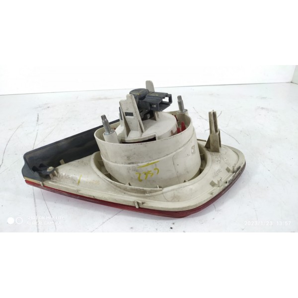 Lanterna  Vw Jetta Esquerda Tampa Trás 2009 Detalhe / 24680