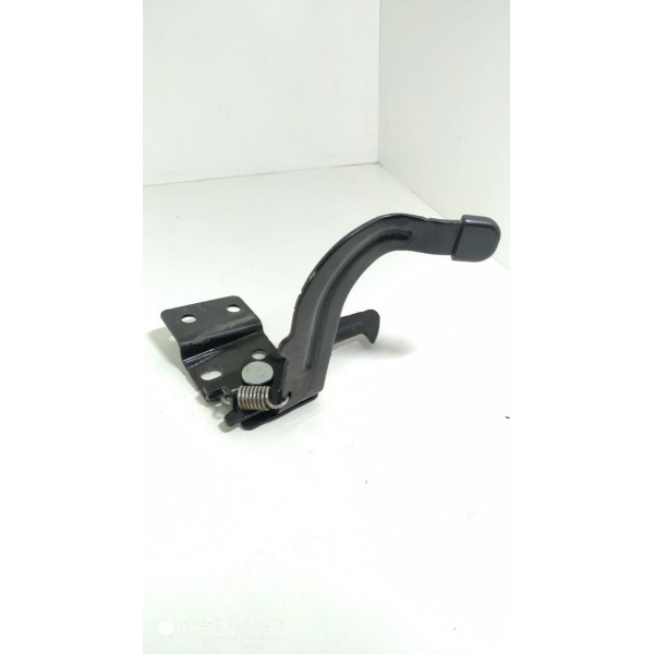 Trava Capô Nissan Versa 2014 2015 2016 2017 2018 2019