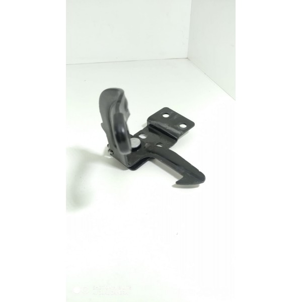 Trava Capô Nissan Versa 2014 2015 2016 2017 2018 2019