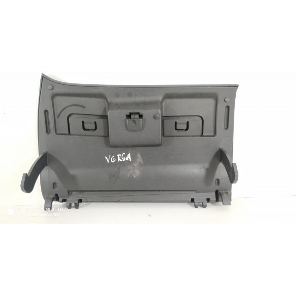 Tampa Porta Luvas Nissan Versa 2014/2020 Detalhe