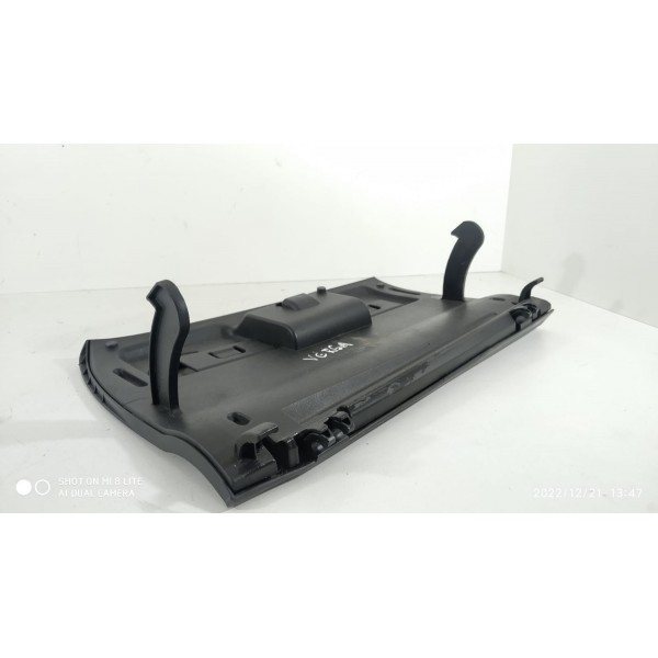 Tampa Porta Luvas Nissan Versa 2014/2020 Detalhe