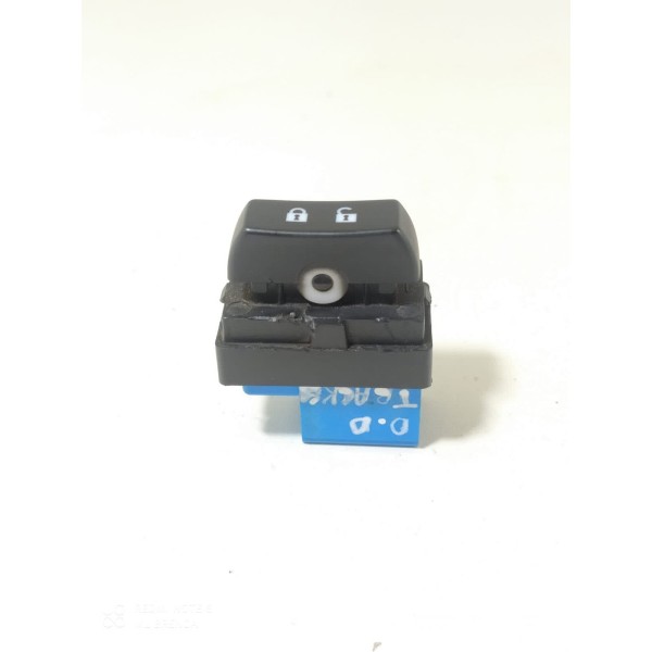 Botão Trava Destrava Tracker Dianteiro Direito 2014/2017