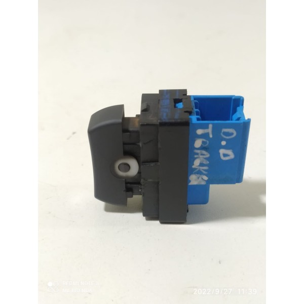 Botão Trava Destrava Tracker Dianteiro Direito 2014/2017