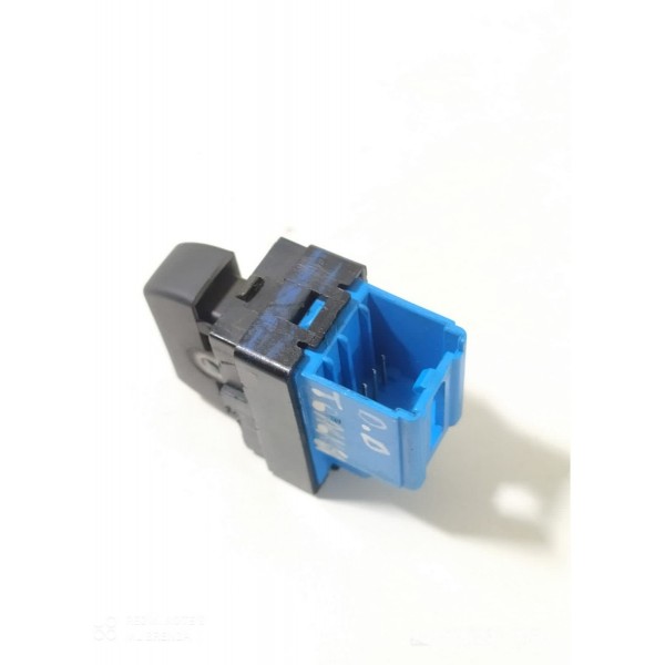 Botão Trava Destrava Tracker Dianteiro Direito 2014/2017