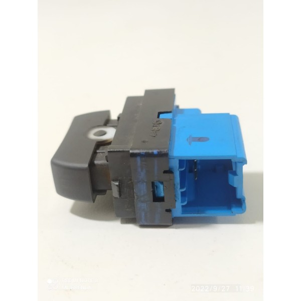 Botão Trava Destrava Tracker Dianteiro Direito 2014/2017