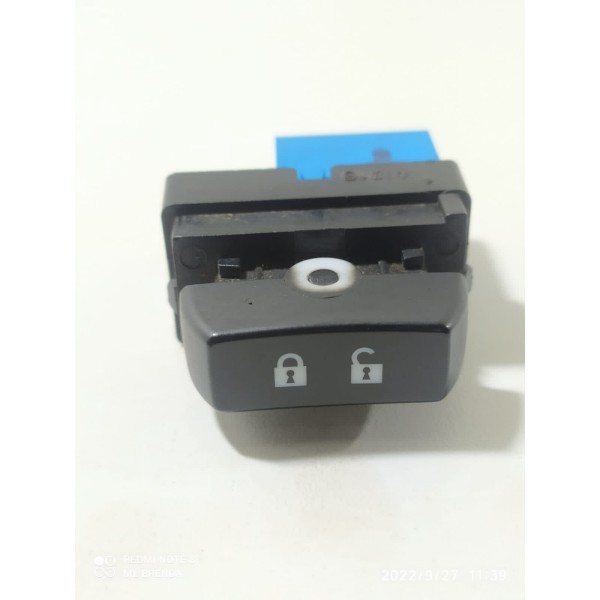 Botão Trava Destrava Tracker Dianteiro Direito 2014/2017