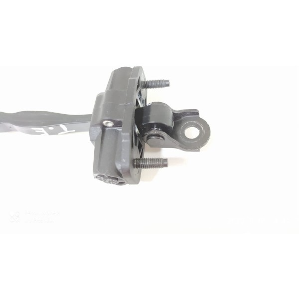 Limitador Porta Tracker Traseira Esquerda 2020/2024 Orig