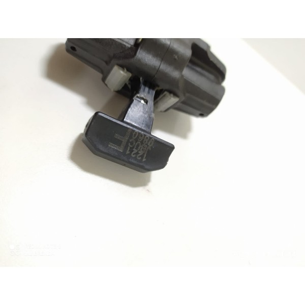 Limitador Porta Tracker Dianteira Direita 2020/2024 Orig