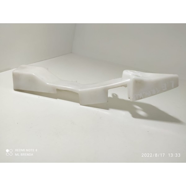 Suporte Guia Parachoque Tracker Dianteiro Esquer 220/24 Orig