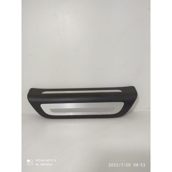 Soleira Porta Audi Q3 Traseira Esquerda 2012/2015 Detalhe