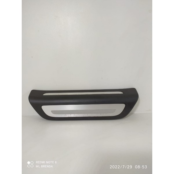 Soleira Porta Audi Q3 Traseira Esquerda 2012/2015 Detalhe