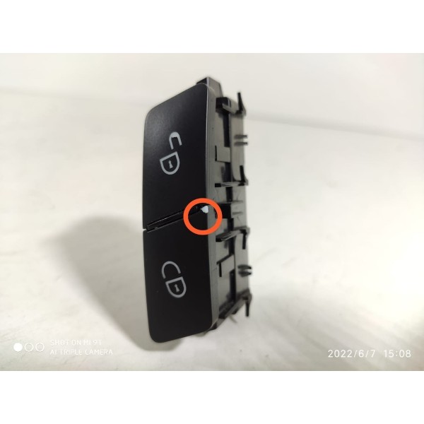 Botao Trava Porta Dianteira Direita Merced C180 2011 Detalhe