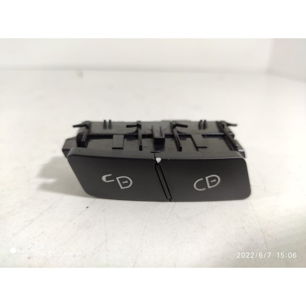 Botao Trava Porta Dianteira Direita Merced C180 2011 Detalhe