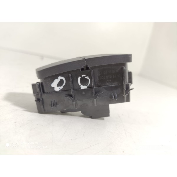 Botao Trava Porta Dianteira Direita Merced C180 2011 Detalhe