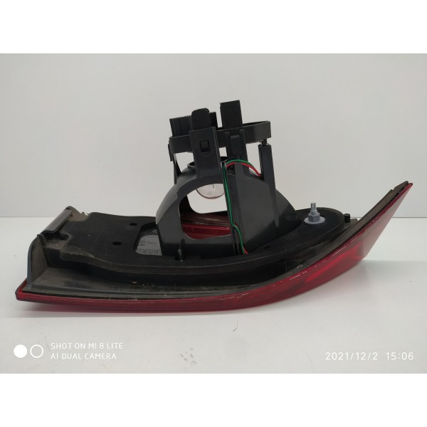 Lanterna Bmw X1 Tampa Direita 2009 2010 2015 63212990114 Direito/passageiro Vermelho