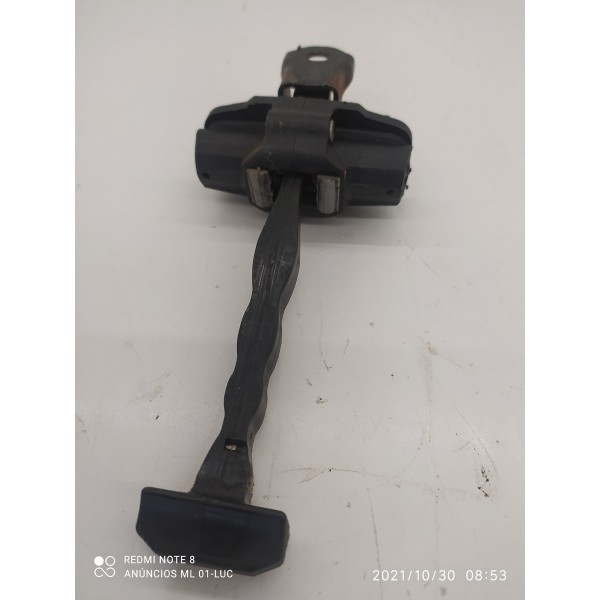 Limitador Porta Tracker Dianteiro Direito 2020 2021/2024