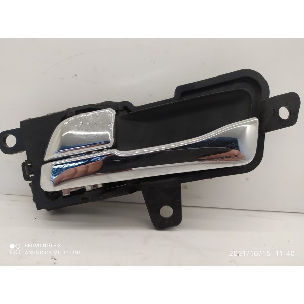 Macaneta Interna Porta Sonata Dianteira Direita 2011/2017 Cromado Dianteira