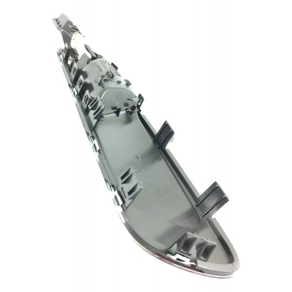 Macaneta Interna Mercedes Cla Gla 200 Dianteir D A2467201248 Prateado Dianteira