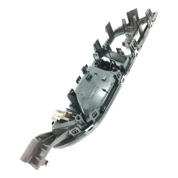 Macaneta Interna Mercedes Cla Gla 200 Dianteira  A2467200548 Prateado Dianteira