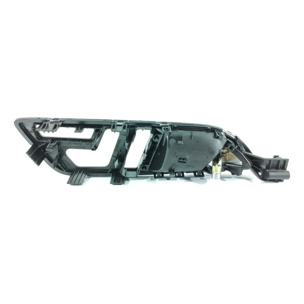 Macaneta Interna Mercedes Cla Gla 200 Dianteira  A2467200548 Prateado Dianteira