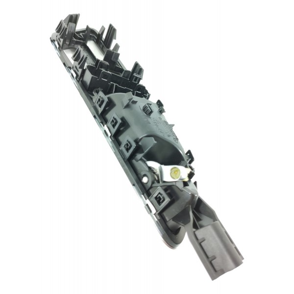 Macaneta Interna Mercedes Cla Gla 200 Dianteira  A2467200548 Prateado Dianteira