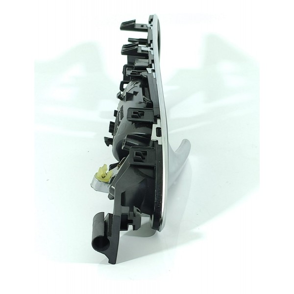 Macaneta Interna Mercedes Cla Gla 200 Dianteira  A2467200548 Prateado Dianteira