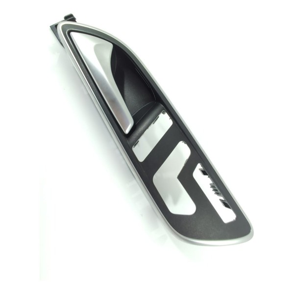 Macaneta Interna Mercedes Cla Gla 200 Dianteira  A2467200548 Prateado Dianteira