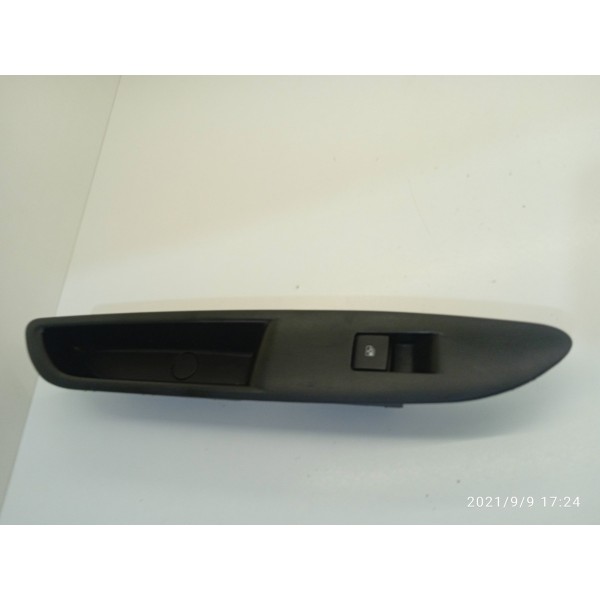 Botão Vidro Tracker Traseiro Esquerdo 2017 2018 2019 //5030