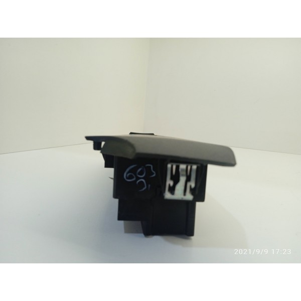 Botão Vidro Trava Tracker Onix Diant Dir 2017 18 2019/5029