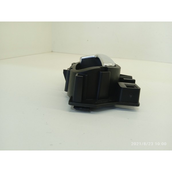 Macaneta Interna Peugeot 208 Dianteira Direita 2014/2019 Cromado Dianteira