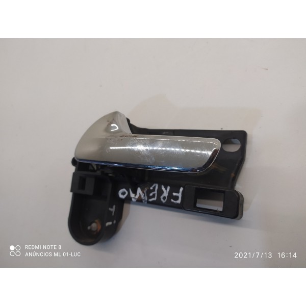 Macaneta Interna Porta Freemont Traseira Esquerda 2011/2016 Cromado Traseira