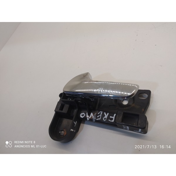 Macaneta Interna Porta Freemont Traseira Esquerda 2011/2016 Cromado Traseira