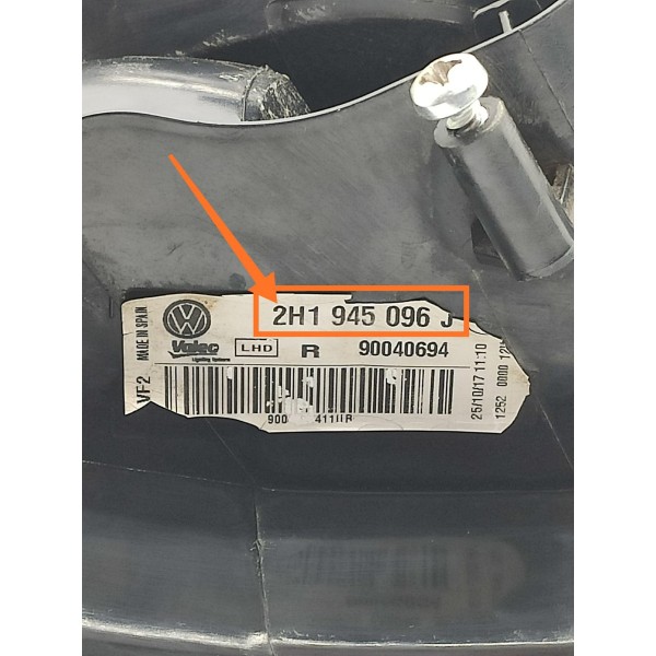 Lanterna Amarok V6 Direita 2017 2018/2023 Det 2h1945096g Direito/passageiro Vermelho