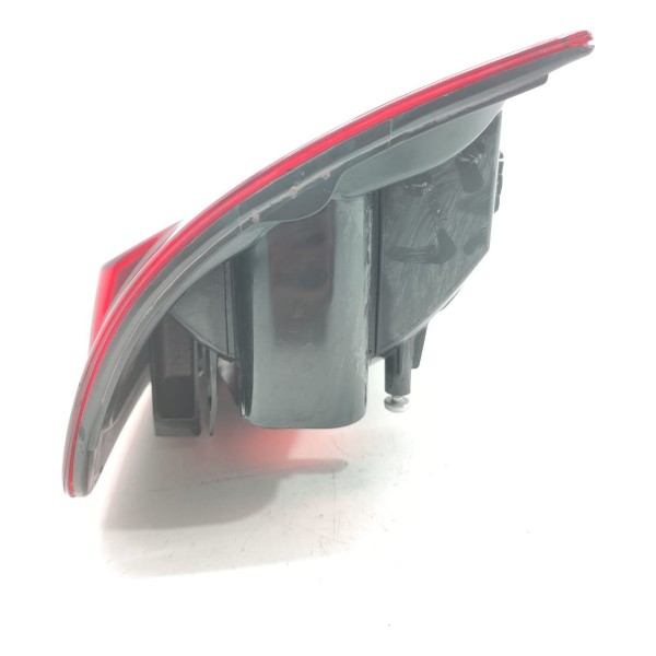 Lanterna Amarok V6 Direita 2017 2018/2023 Det 2h1945096g Direito/passageiro Vermelho