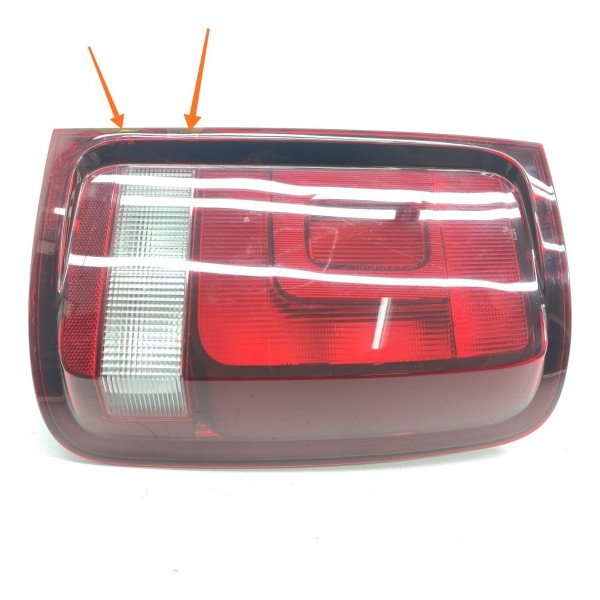 Lanterna Amarok V6 Direita 2017 2018/2023 Det 2h1945096g Direito/passageiro Vermelho