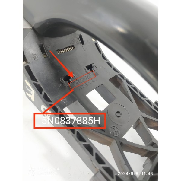 Macaneta Externa Amarok Dianteira Esquerda 10/23 5n0837885h Preto