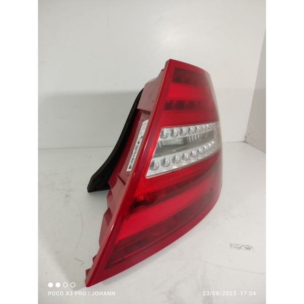 Lanterna Mercedes C180 C200 Direita 2012/2014 A2048202764 Direito/passageiro Vermelho
