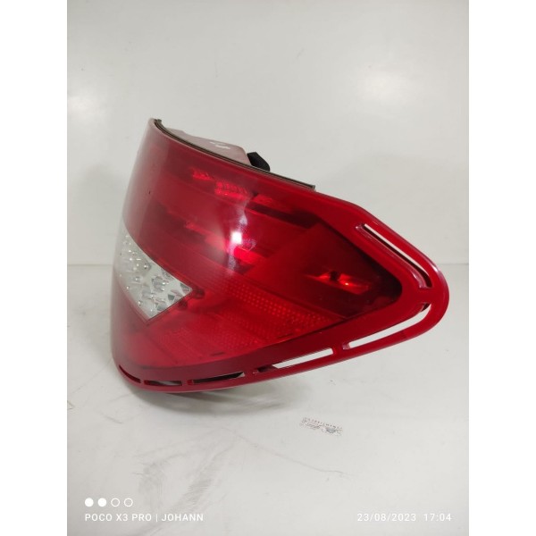 Lanterna Mercedes C180 C200 Direita 2012/2014 A2048202764 Direito/passageiro Vermelho