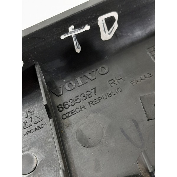 Acabamento Porta Volvo Xc60 Traseira Dir 2008/2016 8635397