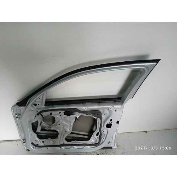 Porta Dianteira Direita Bmw 118 120 130 2005 2008 2010 2011 Dianteira Direito Prateado