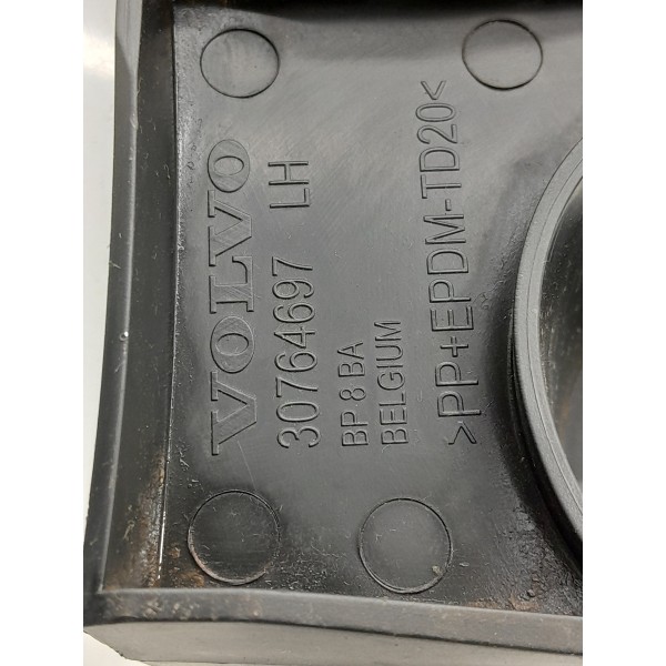 Guia Parachoque Volvo Xc60 Traseiro Esq 2008/2016 30764697