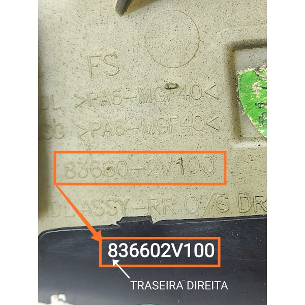 Macaneta Externa Veloster Traseira Dir 2011/2016 836602v100 Preto Traseira