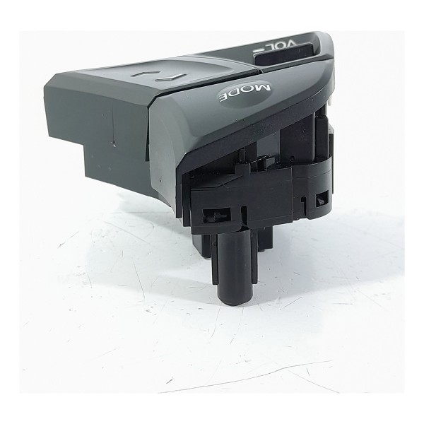 Comando Volante Hyundai Veloster Esq 2011/2014 967002v000