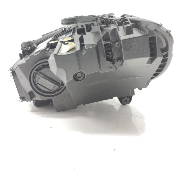 Farol Mercedes C200 C300 Direito Compl 2022/2025 A2069060803 Direito/passageiro