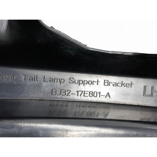 Suporte Parachoque Evoque Traseiro Esq 2011/2020 Bj3217e801a